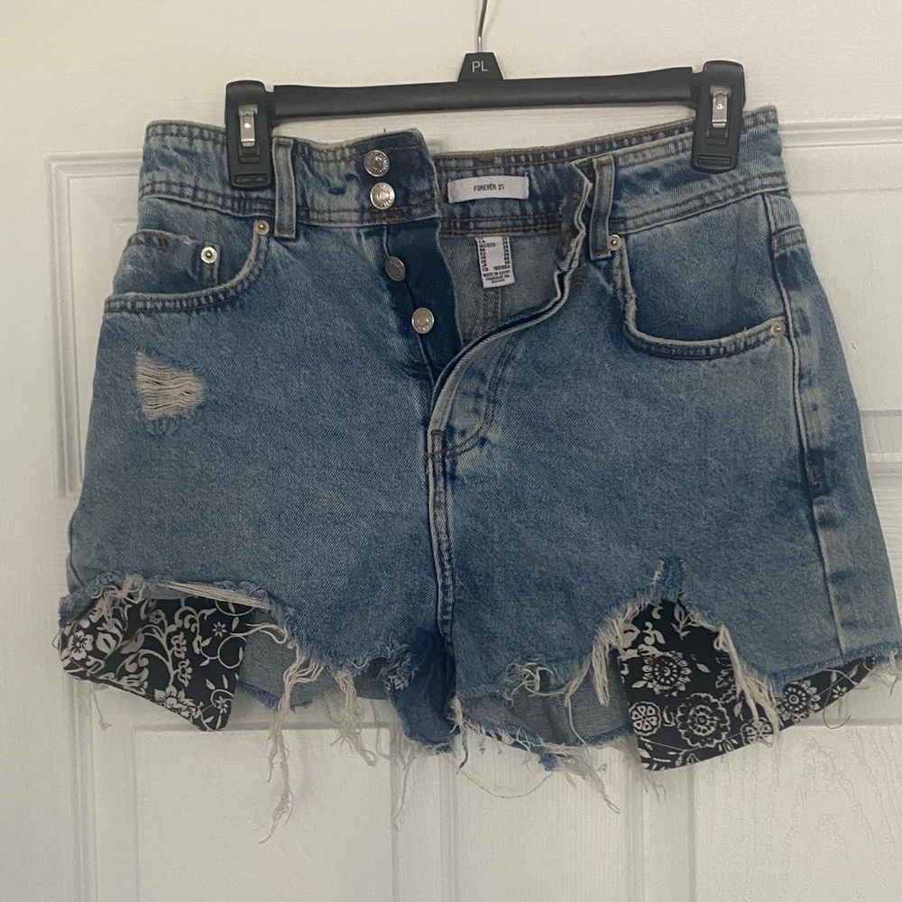 Forever 21 Frayed High-Waisted Jean Shorts w/ Floral Pockets